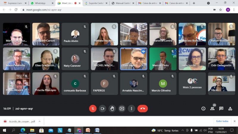 Print de uma tela de reunião no google meet com várias pessoas.
