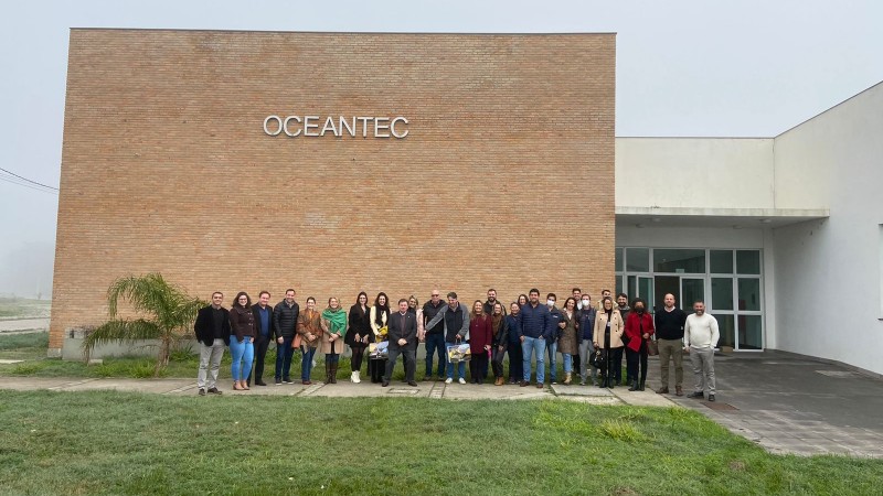 Equipe em frente ao Oceantec.