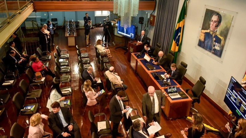 O programa vai oferecer bolsas em cursos de licenciatura nas áreas com maior déficit de professores, como matemática e português
