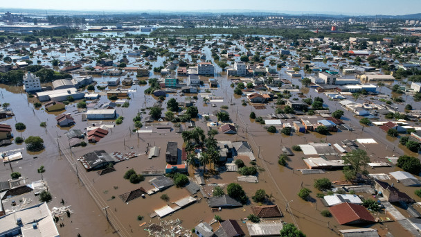 Enchentes assolam diversas cidades no RS. A foto mostra Canoas, na região metropolitana de Porto Alegre