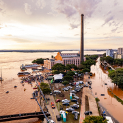 Diversas cidades no RS foram severamente afetadas pelas enchentes. Na foto, Porto Alegre
