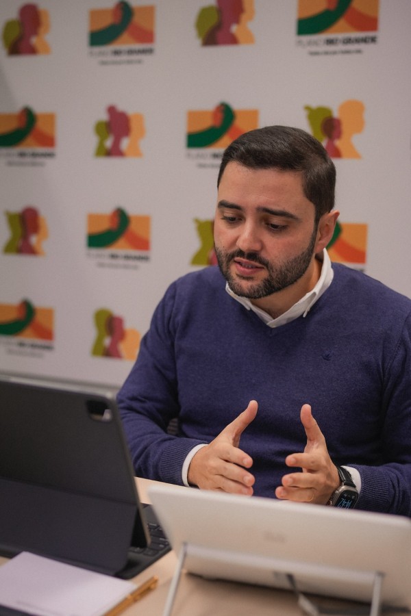 Vice-governador Gabriel Souza participou da reunião de forma virtual