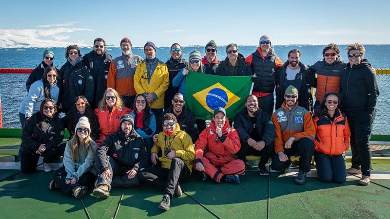 Equipe brasileira participa da Expedição Internacional de Circum-navegação Costeira Antártica