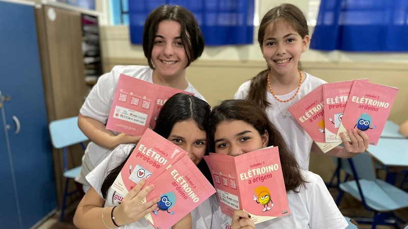 Meninas participam de projeto da Engenharia de Computação da Uergs